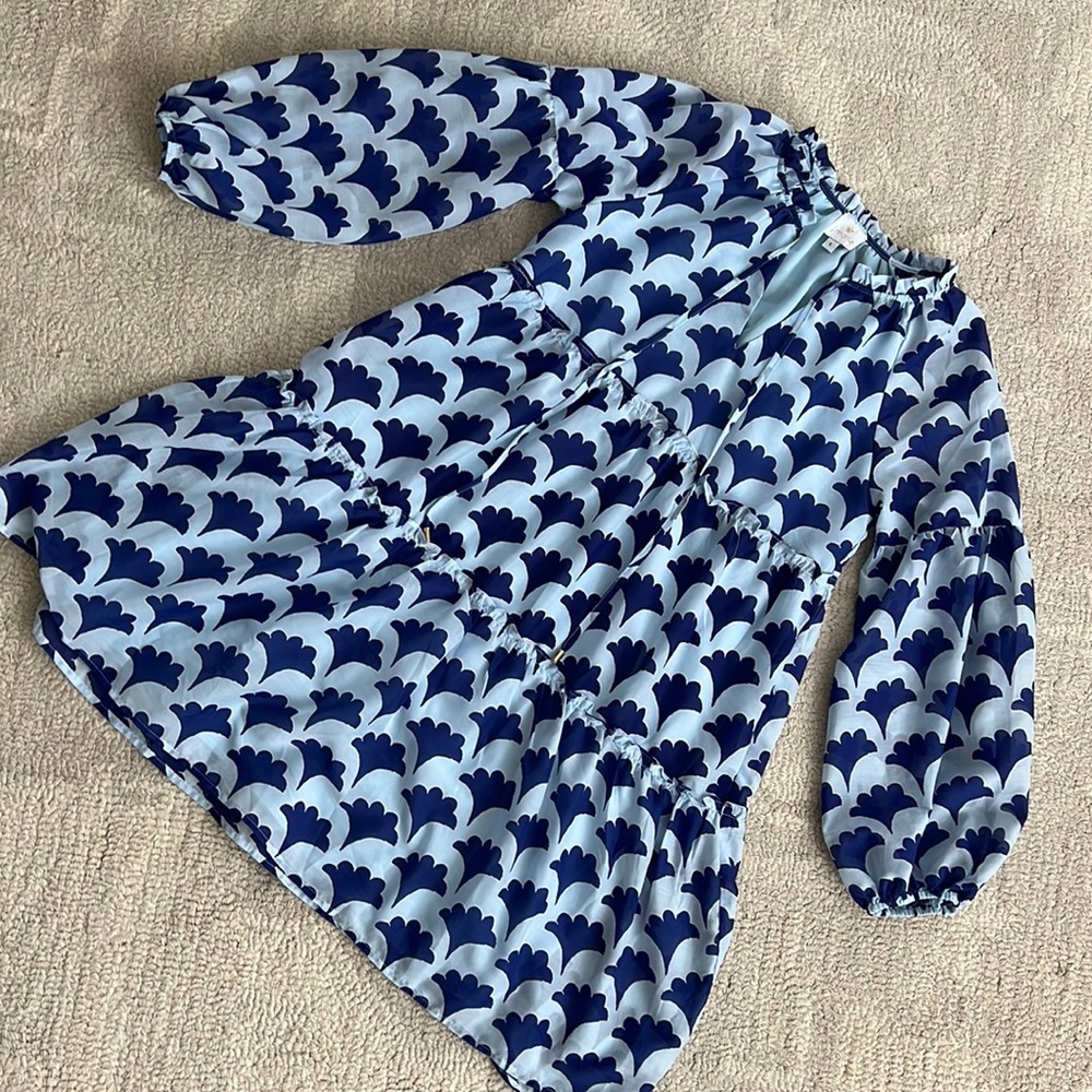 Flowy, short dress. Very gently worn. Size small.
